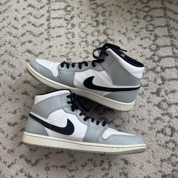 Air Jordan 1 Mid Light Smoke Grey Men’s Size 11.5 main image 12